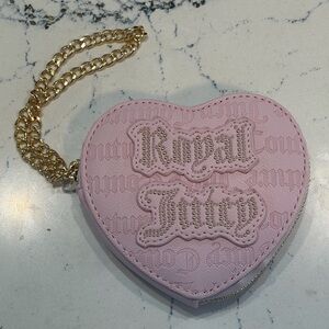 NWOT Juicy Couture heart-shaped zip-around wristlet with a gold chain